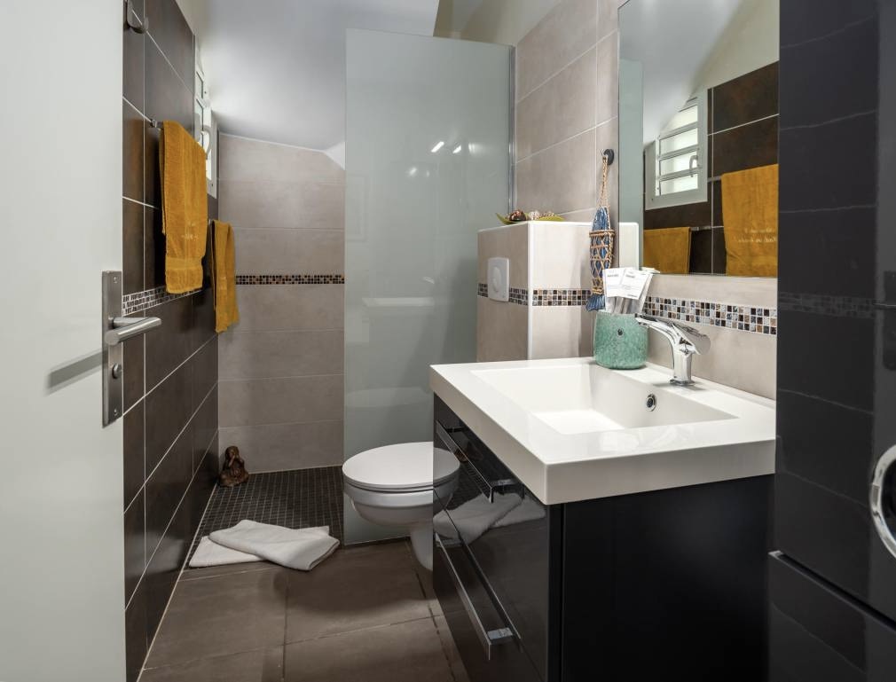Salle d'eau avec vasque design